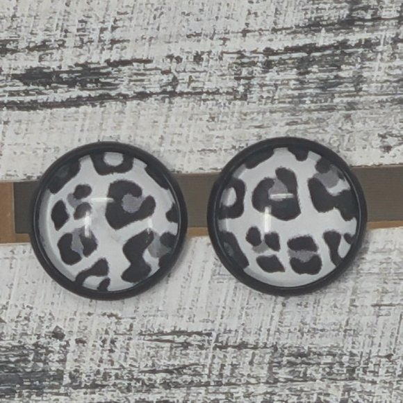 Earrings - Picture 1 of 16